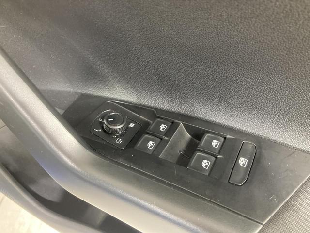 ポロ TSIコンフォートライン ACC 後方死角検知機能 純正ナビ TVフルセグ 15インチアルミホイール パークアシスト バックカメラ 障害物センサー オートライト レザーステアリング 駐車支援システム 認定中古車(60枚目)