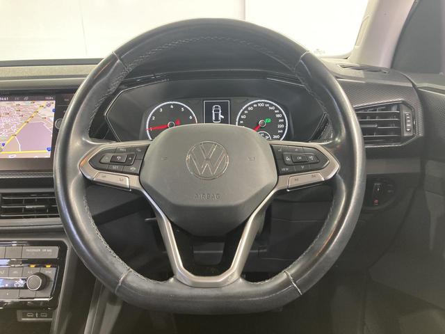 Ｔ－クロス ＴＳＩ　アクティブ　ＡＣＣ　バックカメラ　キーレスエントリー　後方死角検知機能　ブレーキアシスト　駐車支援システム　レーンアシスト　純正ナビ　１６インチアルミホイール　ＬＥＤヘッドライト　レザーシフトノブ（4枚目）