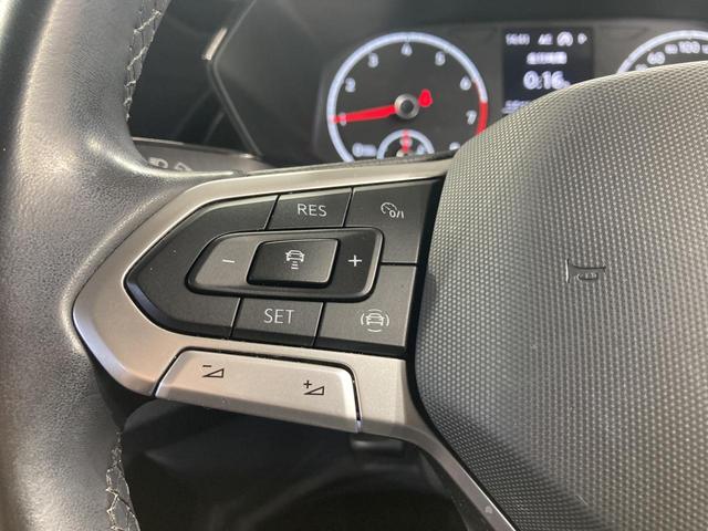 Ｔ－クロス ＴＳＩ　アクティブ　ＡＣＣ　バックカメラ　キーレスエントリー　後方死角検知機能　ブレーキアシスト　駐車支援システム　レーンアシスト　純正ナビ　１６インチアルミホイール　ＬＥＤヘッドライト　レザーシフトノブ（7枚目）