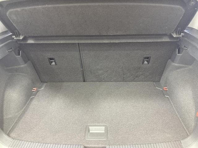 Ｔ－クロス ＴＳＩ　アクティブ　ＡＣＣ　バックカメラ　キーレスエントリー　後方死角検知機能　ブレーキアシスト　駐車支援システム　レーンアシスト　純正ナビ　１６インチアルミホイール　ＬＥＤヘッドライト　レザーシフトノブ（10枚目）