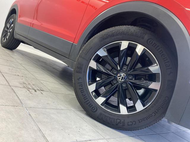 Ｔ－クロス ＴＳＩ　アクティブ　ＡＣＣ　バックカメラ　キーレスエントリー　後方死角検知機能　ブレーキアシスト　駐車支援システム　レーンアシスト　純正ナビ　１６インチアルミホイール　ＬＥＤヘッドライト　レザーシフトノブ（11枚目）