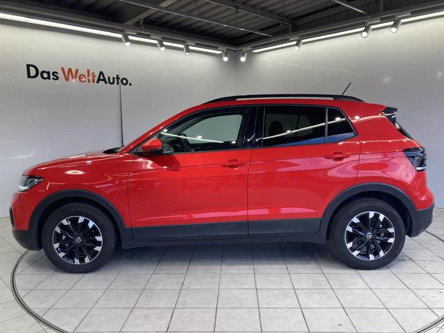 Ｔ－クロス ＴＳＩ　アクティブ　ＡＣＣ　バックカメラ　キーレスエントリー　後方死角検知機能　ブレーキアシスト　駐車支援システム　レーンアシスト　純正ナビ　１６インチアルミホイール　ＬＥＤヘッドライト　レザーシフトノブ（17枚目）