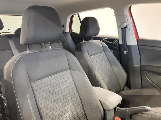 Ｔ－クロス ＴＳＩ　アクティブ　ＡＣＣ　バックカメラ　キーレスエントリー　後方死角検知機能　ブレーキアシスト　駐車支援システム　レーンアシスト　純正ナビ　１６インチアルミホイール　ＬＥＤヘッドライト　レザーシフトノブ（31枚目）