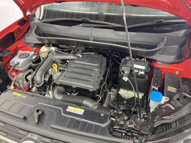 Ｔ－クロス ＴＳＩ　アクティブ　ＡＣＣ　バックカメラ　キーレスエントリー　後方死角検知機能　ブレーキアシスト　駐車支援システム　レーンアシスト　純正ナビ　１６インチアルミホイール　ＬＥＤヘッドライト　レザーシフトノブ（44枚目）