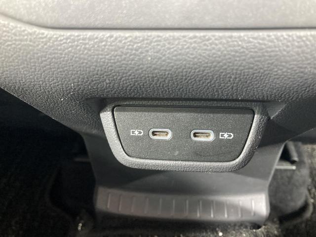 Ｔ－クロス ＴＳＩ　アクティブ　ＡＣＣ　バックカメラ　キーレスエントリー　後方死角検知機能　ブレーキアシスト　駐車支援システム　レーンアシスト　純正ナビ　１６インチアルミホイール　ＬＥＤヘッドライト　レザーシフトノブ（49枚目）