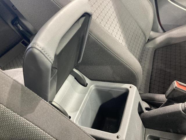 Ｔ－クロス ＴＳＩ　アクティブ　ＡＣＣ　バックカメラ　キーレスエントリー　後方死角検知機能　ブレーキアシスト　駐車支援システム　レーンアシスト　純正ナビ　１６インチアルミホイール　ＬＥＤヘッドライト　レザーシフトノブ（51枚目）