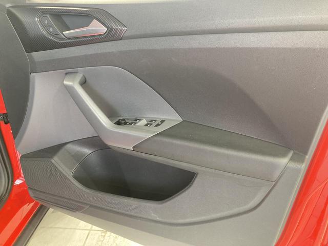 Ｔ－クロス ＴＳＩ　アクティブ　ＡＣＣ　バックカメラ　キーレスエントリー　後方死角検知機能　ブレーキアシスト　駐車支援システム　レーンアシスト　純正ナビ　１６インチアルミホイール　ＬＥＤヘッドライト　レザーシフトノブ（55枚目）