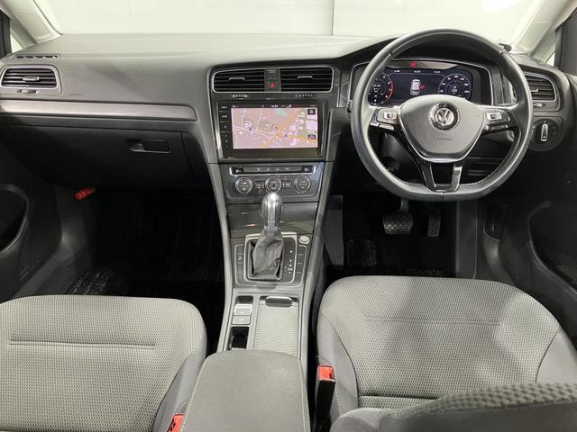 ゴルフ ＴＳＩコンフォートライン　テックエディション　特別仕様車　デジタルメーター　ＡＣＣ　ナビ　バックカメラ　フロントアシスト　レーンアシスト　ＬＥＤヘッドライト　スマートキー　オートホールド　エレクトロニックパーキング　認定中古車（3枚目）