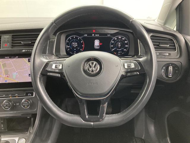 ゴルフ ＴＳＩコンフォートライン　マイスター　ＡＣＣ　オートホールド　純正ナビ　１７インチアルミホイール　パドルシフト　バックカメラ　レザーステイリング　障害物センサー　レーンアシスト　駐車支援システム　スマートエントリー　フォグランプ（4枚目）