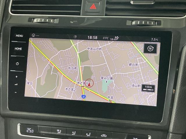 ゴルフ ＴＳＩコンフォートライン　マイスター　ＡＣＣ　オートホールド　純正ナビ　１７インチアルミホイール　パドルシフト　バックカメラ　レザーステイリング　障害物センサー　レーンアシスト　駐車支援システム　スマートエントリー　フォグランプ（5枚目）