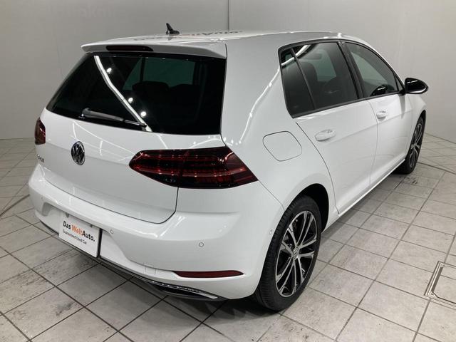 ゴルフ ＴＳＩコンフォートライン　マイスター　ＡＣＣ　オートホールド　純正ナビ　１７インチアルミホイール　パドルシフト　バックカメラ　レザーステイリング　障害物センサー　レーンアシスト　駐車支援システム　スマートエントリー　フォグランプ（15枚目）