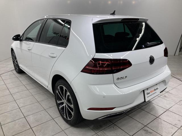 ゴルフ ＴＳＩコンフォートライン　マイスター　ＡＣＣ　オートホールド　純正ナビ　１７インチアルミホイール　パドルシフト　バックカメラ　レザーステイリング　障害物センサー　レーンアシスト　駐車支援システム　スマートエントリー　フォグランプ（16枚目）