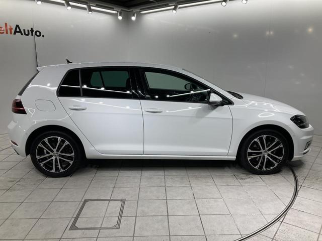 ゴルフ ＴＳＩコンフォートライン　マイスター　ＡＣＣ　オートホールド　純正ナビ　１７インチアルミホイール　パドルシフト　バックカメラ　レザーステイリング　障害物センサー　レーンアシスト　駐車支援システム　スマートエントリー　フォグランプ（17枚目）