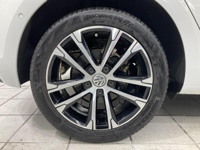 ゴルフ ＴＳＩコンフォートライン　マイスター　ＡＣＣ　オートホールド　純正ナビ　１７インチアルミホイール　パドルシフト　バックカメラ　レザーステイリング　障害物センサー　レーンアシスト　駐車支援システム　スマートエントリー　フォグランプ（25枚目）