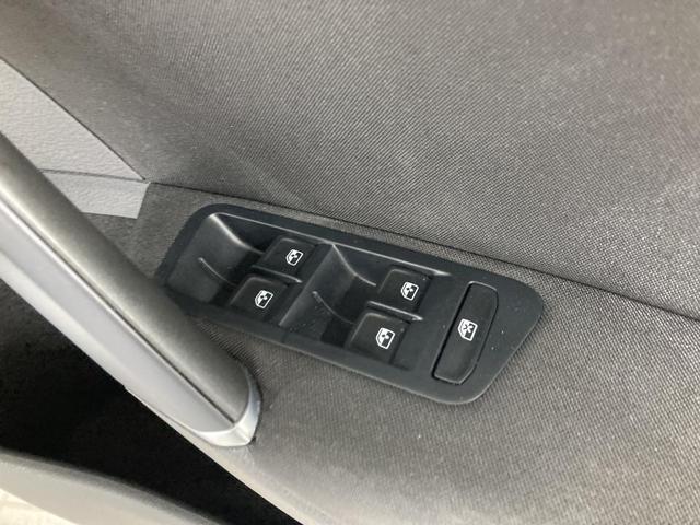 ゴルフ ＴＳＩコンフォートライン　マイスター　ＡＣＣ　オートホールド　純正ナビ　１７インチアルミホイール　パドルシフト　バックカメラ　レザーステイリング　障害物センサー　レーンアシスト　駐車支援システム　スマートエントリー　フォグランプ（37枚目）