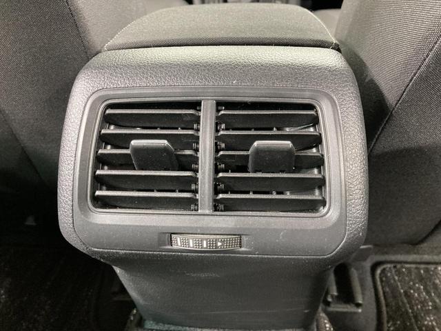 ゴルフ ＴＳＩコンフォートライン　マイスター　ＡＣＣ　オートホールド　純正ナビ　１７インチアルミホイール　パドルシフト　バックカメラ　レザーステイリング　障害物センサー　レーンアシスト　駐車支援システム　スマートエントリー　フォグランプ（43枚目）