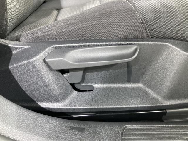 ゴルフ ＴＳＩコンフォートライン　マイスター　ＡＣＣ　オートホールド　純正ナビ　１７インチアルミホイール　パドルシフト　バックカメラ　レザーステイリング　障害物センサー　レーンアシスト　駐車支援システム　スマートエントリー　フォグランプ（44枚目）