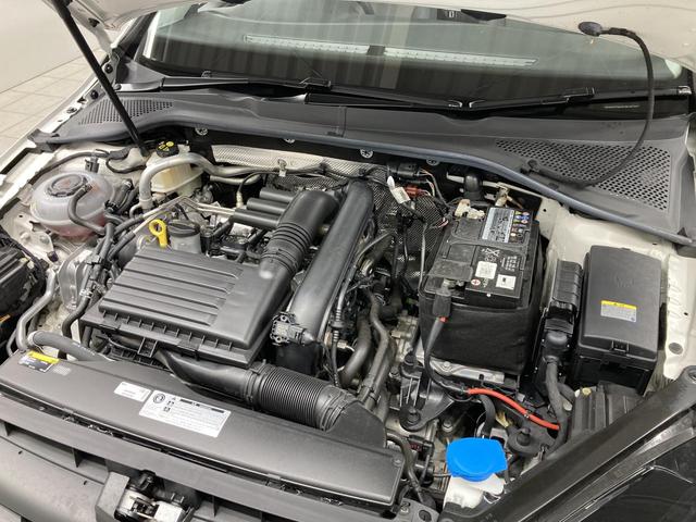 ゴルフ ＴＳＩコンフォートライン　マイスター　ＡＣＣ　オートホールド　純正ナビ　１７インチアルミホイール　パドルシフト　バックカメラ　レザーステイリング　障害物センサー　レーンアシスト　駐車支援システム　スマートエントリー　フォグランプ（60枚目）