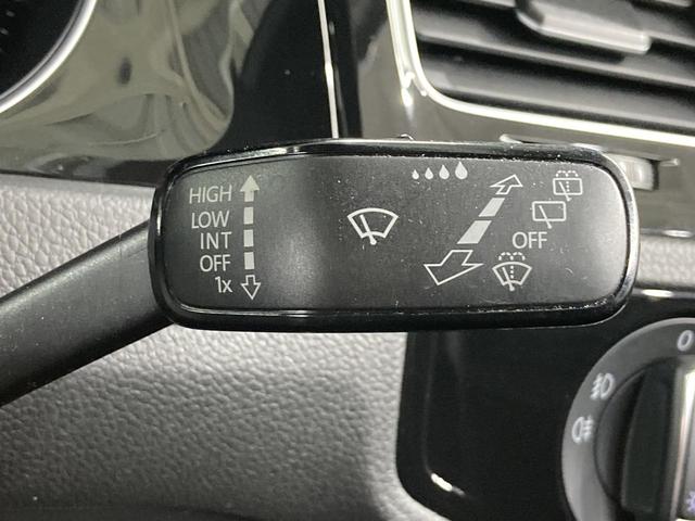 ゴルフＧＴＩ ベースグレード　ＧＴＩ専用インテリア　１８インチアルミホイール　障害物センサー　ＬＥＤヘッドライト　ＧＴＩ専用エクステリア　ＡＣＣ付　コーナリングライト　スポーツサスペンション　パドルシフト　リアフォグランプ（41枚目）
