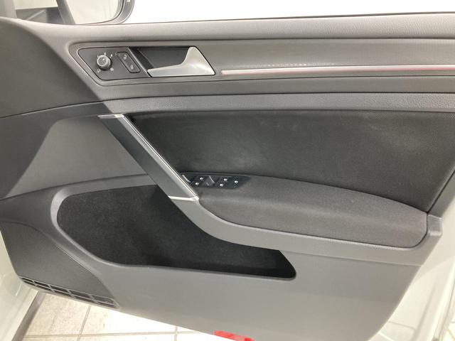 ゴルフＧＴＩ ベースグレード　ＧＴＩ専用インテリア　１８インチアルミホイール　障害物センサー　ＬＥＤヘッドライト　ＧＴＩ専用エクステリア　ＡＣＣ付　コーナリングライト　スポーツサスペンション　パドルシフト　リアフォグランプ（52枚目）