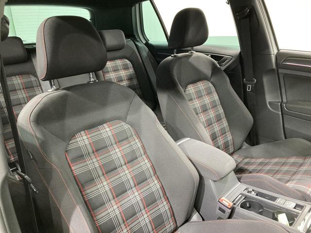 ゴルフＧＴＩ ベースグレード　ＧＴＩ専用インテリア　１８インチアルミホイール　障害物センサー　ＬＥＤヘッドライト　ＧＴＩ専用エクステリア　ＡＣＣ付　コーナリングライト　スポーツサスペンション　パドルシフト　リアフォグランプ（70枚目）