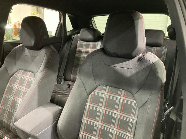 ���i�K�����̎蓮�V�[�g�͏Փˈ��S�����l���A���N���C�j���O���_�C�������ɂ��Ă���܂��B��������Ԏp���ɂ���ĉ^�]�̂��₷���ƁA������̍ۂɏ���ی�\�͂��ő���ɍ��߂܂��B