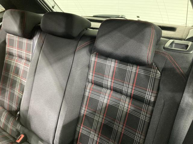 �`���̐ԃ`�F�b�N���V�[�g�ƃz�[���h���̍����X�|�[�c�V�[�g�͂f�s�h�̏؂ł��B�R�b�N�s�b�g�ɐ[�����|���A���銽�т������\���������B