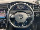 現代のVWの顔ともいえるGolf。なめらかな走りはもちろん安全性も充実させ、あなたのドライブに安心と楽しみを提供します。