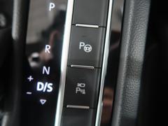 メーターパネル内のディスプレイに、トリップコンピュータやオートチェックシステム等の情報を表示。平均時速や外気温、各種警告灯が確認できる他、平均燃費などを表示するエコドライブアシスト機能を備えています。 7