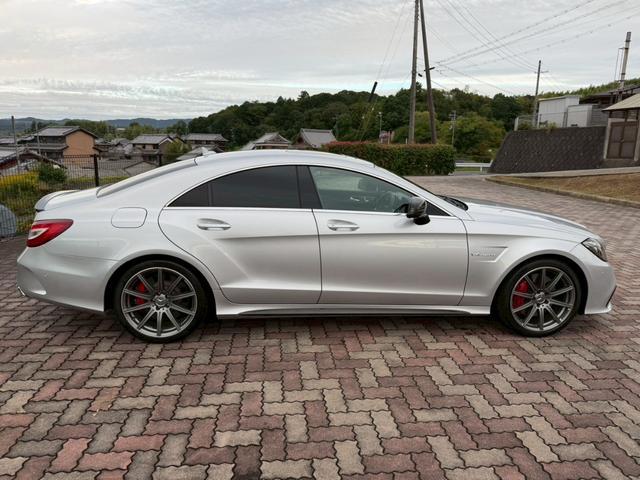 CLSクラス CLS63 S カーボンパッケージ サンルーフ ETC スマートキー クルーズコントロール バックカメラ 電動トランク パワーシート AMGレッドキャリパー カーボンPKG専用パーツ 革シート(4枚目)