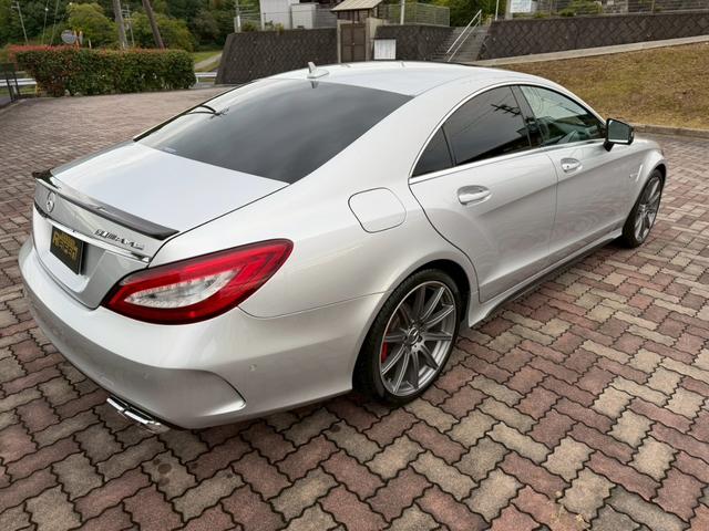 CLSクラス CLS63 S カーボンパッケージ サンルーフ ETC スマートキー クルーズコントロール バックカメラ 電動トランク パワーシート AMGレッドキャリパー カーボンPKG専用パーツ 革シート(5枚目)