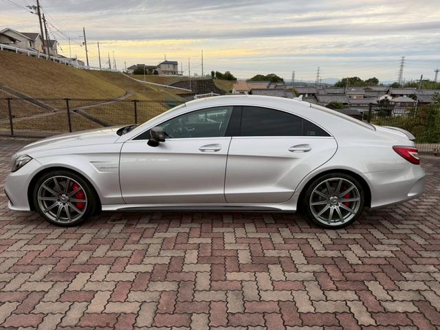 CLSクラス CLS63 S カーボンパッケージ サンルーフ ETC スマートキー クルーズコントロール バックカメラ 電動トランク パワーシート AMGレッドキャリパー カーボンPKG専用パーツ 革シート(8枚目)