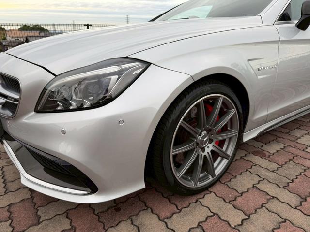 CLSクラス CLS63 S カーボンパッケージ サンルーフ ETC スマートキー クルーズコントロール バックカメラ 電動トランク パワーシート AMGレッドキャリパー カーボンPKG専用パーツ 革シート(9枚目)