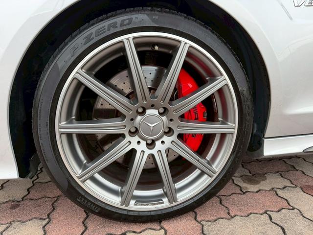 CLSクラス CLS63 S カーボンパッケージ サンルーフ ETC スマートキー クルーズコントロール バックカメラ 電動トランク パワーシート AMGレッドキャリパー カーボンPKG専用パーツ 革シート(10枚目)