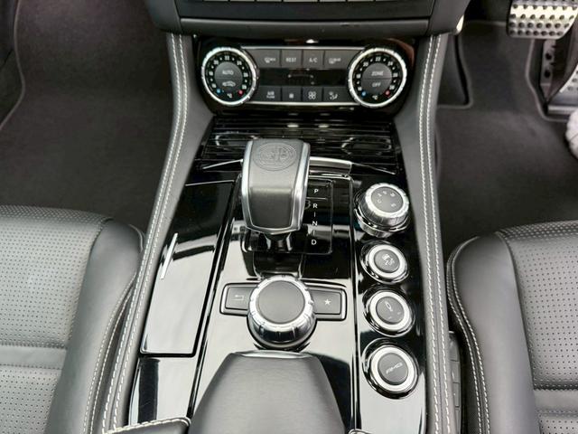 CLSクラス CLS63 S カーボンパッケージ サンルーフ ETC スマートキー クルーズコントロール バックカメラ 電動トランク パワーシート AMGレッドキャリパー カーボンPKG専用パーツ 革シート(23枚目)