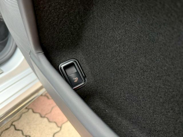 CLSクラス CLS63 S カーボンパッケージ サンルーフ ETC スマートキー クルーズコントロール バックカメラ 電動トランク パワーシート AMGレッドキャリパー カーボンPKG専用パーツ 革シート(28枚目)