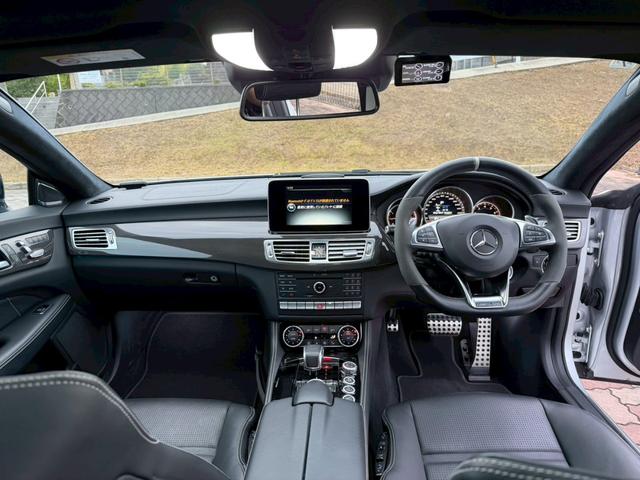 CLSクラス CLS63 S カーボンパッケージ サンルーフ ETC スマートキー クルーズコントロール バックカメラ 電動トランク パワーシート AMGレッドキャリパー カーボンPKG専用パーツ 革シート(32枚目)