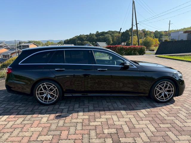 Ｅクラスステーションワゴン Ｅ２２０ｄ　ステーションワゴン　スポーツ　ＡＭＧラインインテリアＰＫＧ　エクスクルーシブＰＫＧ　レーダーセーフティーＰＫＧ　パノラミックスライディングルーフ　ブルメスタサウンド　ヘッドアップディスプレイ　ナッパレザーシート　パワーバックゲート（5枚目）