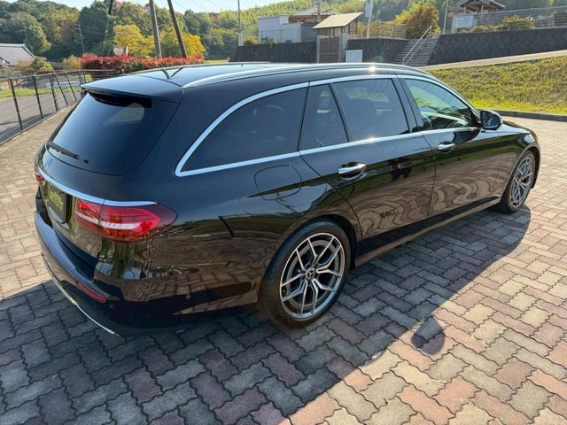 Ｅクラスステーションワゴン Ｅ２２０ｄ　ステーションワゴン　スポーツ　ＡＭＧラインインテリアＰＫＧ　エクスクルーシブＰＫＧ　レーダーセーフティーＰＫＧ　パノラミックスライディングルーフ　ブルメスタサウンド　ヘッドアップディスプレイ　ナッパレザーシート　パワーバックゲート（7枚目）