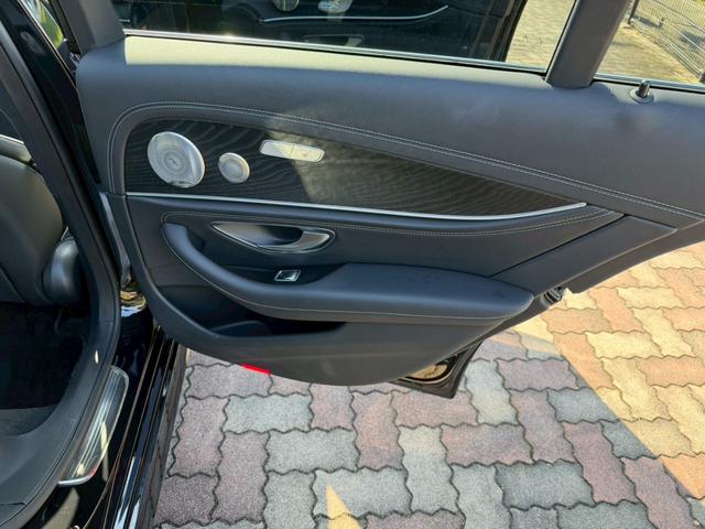 Ｅクラスステーションワゴン Ｅ２２０ｄ　ステーションワゴン　スポーツ　ＡＭＧラインインテリアＰＫＧ　エクスクルーシブＰＫＧ　レーダーセーフティーＰＫＧ　パノラミックスライディングルーフ　ブルメスタサウンド　ヘッドアップディスプレイ　ナッパレザーシート　パワーバックゲート（23枚目）