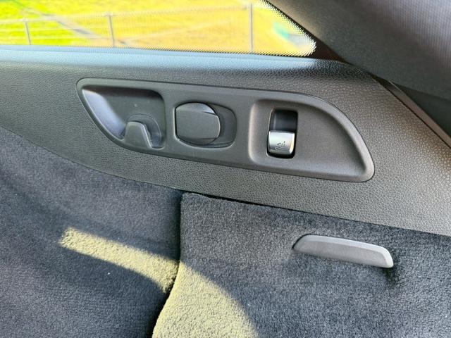 Ｅクラスステーションワゴン Ｅ２２０ｄ　ステーションワゴン　スポーツ　ＡＭＧラインインテリアＰＫＧ　エクスクルーシブＰＫＧ　レーダーセーフティーＰＫＧ　パノラミックスライディングルーフ　ブルメスタサウンド　ヘッドアップディスプレイ　ナッパレザーシート　パワーバックゲート（25枚目）