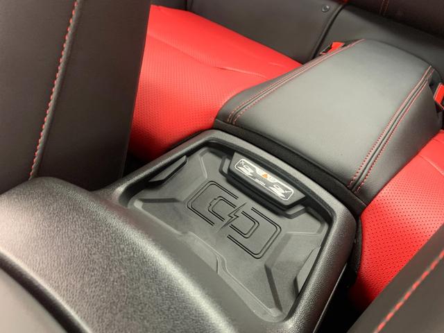 シボレーカマロ ＳＳ　ディーラ車　１オーナ　黒赤レザー　ＡｐｐｌｅＣａｒＰｌａｙ　クラウドナビ　バックモニター　デジタルインナミラー　パドルシフト　電動シート　シートヒータ　シートエアコン　ＬＥＤ　ブラインドスポットモニタ（21枚目）