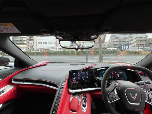 シボレーコルベット ３ＬＴ　１オナ　Ｚ５１パフォーマンスＰＫＧ　Ｆリフター　黒赤革　ＨＵＤ　デジタルインナーミラー　ＬＥＤヘッドライト　カーボンパーツ　ＢＯＳＥ　カープレイ　シートヒータ　ＥＴＣ　ブラインドスポットモニター（11枚目）