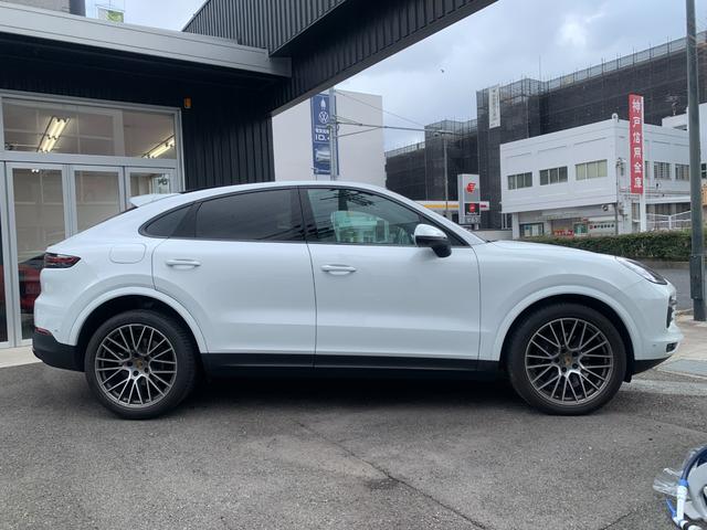 カイエンクーペ カイエンクーペ　プラチナエディション　ワンオーナ　ベージュ革　シートヒーター　スポーツクロノ　ＢＯＳＥサウンド　ＡｐｐｌｅＣａｒＰｌａｙ　純正ナビ　パノラマルーフ　全方位カメラ　電動リアゲート　ＰＤＬＳ　８ＷＡＹ電動シート　ＥＴＣ（9枚目）