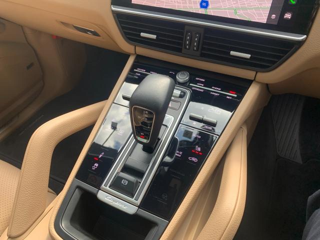 カイエンクーペ カイエンクーペ　プラチナエディション　ワンオーナ　ベージュ革　シートヒーター　スポーツクロノ　ＢＯＳＥサウンド　ＡｐｐｌｅＣａｒＰｌａｙ　純正ナビ　パノラマルーフ　全方位カメラ　電動リアゲート　ＰＤＬＳ　８ＷＡＹ電動シート　ＥＴＣ（22枚目）