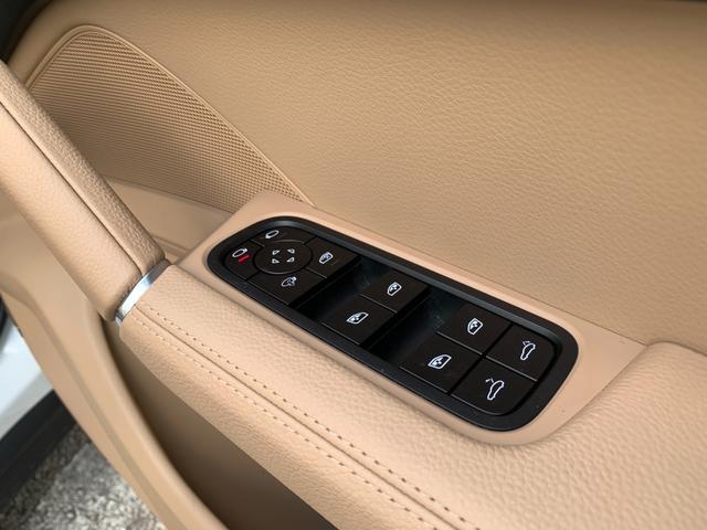 カイエンクーペ カイエンクーペ　プラチナエディション　ワンオーナ　ベージュ革　シートヒーター　スポーツクロノ　ＢＯＳＥサウンド　ＡｐｐｌｅＣａｒＰｌａｙ　純正ナビ　パノラマルーフ　全方位カメラ　電動リアゲート　ＰＤＬＳ　８ＷＡＹ電動シート　ＥＴＣ（39枚目）