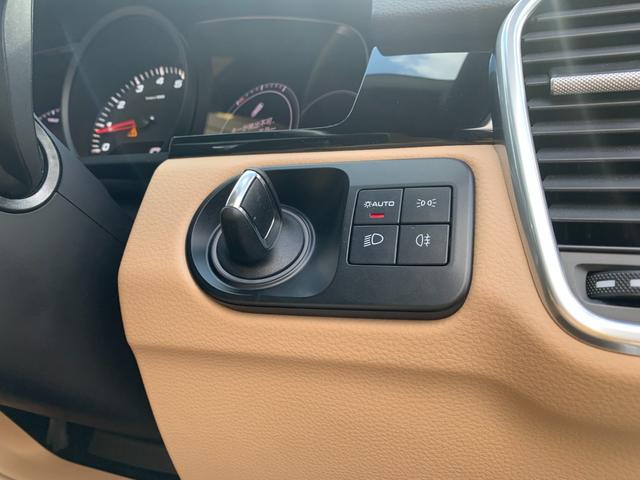 カイエンクーペ カイエンクーペ　プラチナエディション　ワンオーナ　ベージュ革　シートヒーター　スポーツクロノ　ＢＯＳＥサウンド　ＡｐｐｌｅＣａｒＰｌａｙ　純正ナビ　パノラマルーフ　全方位カメラ　電動リアゲート　ＰＤＬＳ　８ＷＡＹ電動シート　ＥＴＣ（40枚目）