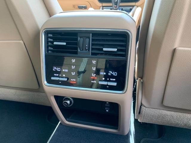 カイエンクーペ カイエンクーペ　プラチナエディション　ワンオーナ　ベージュ革　シートヒーター　スポーツクロノ　ＢＯＳＥサウンド　ＡｐｐｌｅＣａｒＰｌａｙ　純正ナビ　パノラマルーフ　全方位カメラ　電動リアゲート　ＰＤＬＳ　８ＷＡＹ電動シート　ＥＴＣ（54枚目）