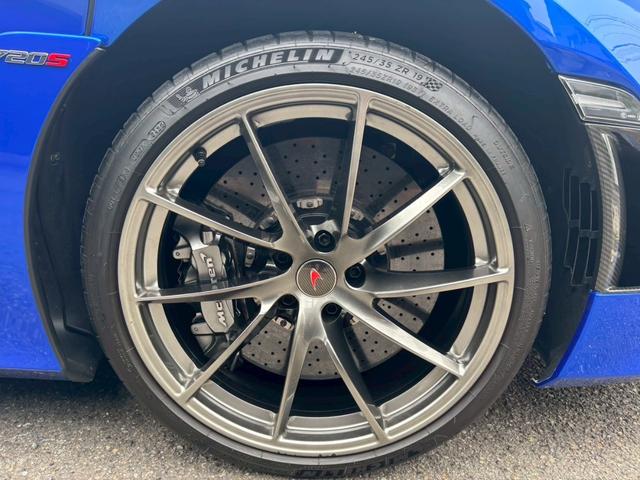 ７２０Ｓ 　パフォーマンス／フルラッピング／元色グレイシャーホワイト／正規Ｄ車／カーボンエクステリア／カーボンインテリア／全方位カメラ／Ｆリフター／クルーズコントロール／Ｂｏｗｅｒｓ＆Ｗｉｌｋｉｎｓ／鍛造ホイール（18枚目）