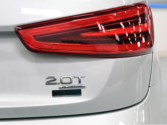 Q3 2.0TFSIクワトロ170PS Sトロニック 4WD 障害物センサー ルーフレール ETC HDDナビ バックカメラ 過給器設定モデル ディスプレイオーディオ 頸部衝撃緩和ヘッドレスト(2枚目)